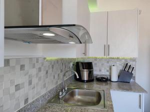 Apt in luxurious condominium near the beach