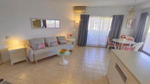 Benal Beach apartment with sunny terrace and water park