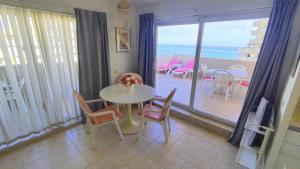 Benal Beach apartment with sunny terrace and water park