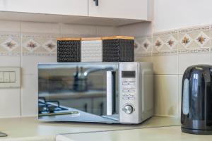 Central Peaceful Home with Parking, Wi-Fi and Garden