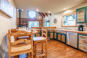 North Shore - Pinetree Paradise