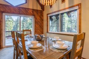 North Shore - Pinetree Paradise