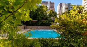 Depto moderno con piscina y vista ciudad, a pasos Metro Santa Isabel y Barrio Italia