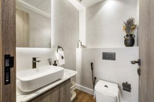 New 1BR with Rooftop Pool and Amazing View