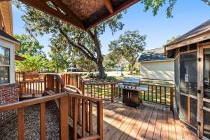 Gathering Oak Manor -- Treasured Times Together