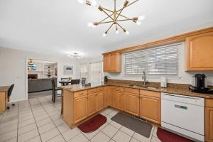 Gathering Oak Manor -- Treasured Times Together