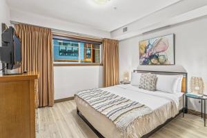 Contemporary 2BR with hot tub and Mountain Views