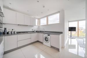 Elegant One Bed Penthouse with Terrace