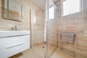 Elegant One Bed Penthouse with Terrace