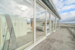 Elegant One Bed Penthouse with Terrace