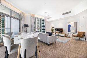 StayMada - Torch Tower Stunning Balcony City Views