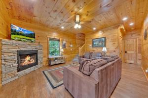 Peaceful Retreat Hot Tub Grill Fireplace MORE