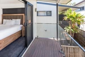 East Village Collective Poolside Urban Ease 15 min to Airport