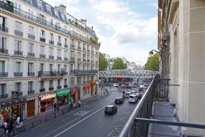 Hotels Sure Hotel by Best Western Paris Gare du Nord : Chambre Familiale avec Lit Double et Lits Jumeaux