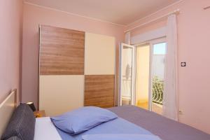 Apartments by the sea Brodarica, Sibenik - 4221