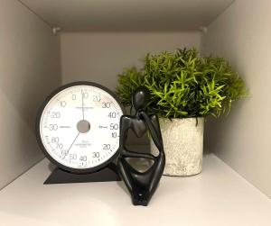 KAZAGURUMA 3min station, 5min Namba, 30min USJ, up to 14 !