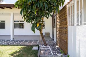 MARAVILHOSA CASA A MENOS DE 50m DA PRAIA