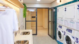 Viva SP! New Studio From Coworking to the Pool