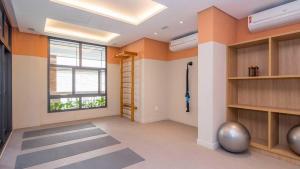 Viva SP! New Studio From Coworking to the Pool