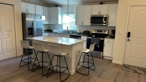 Cozy brand New home! Close to the Beach