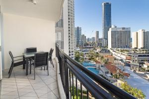 Chevron Sleek Stay with Resort Perks & Views for 6! Optimise BNB