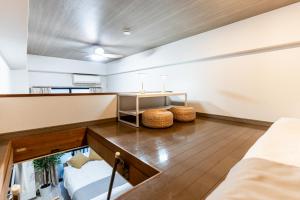 RETREAT COURT Canal City