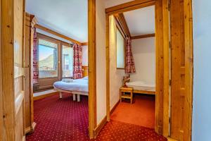 Ski-in and Ski-out Val Thorens 2 Bedrooms Apt for 6 people
