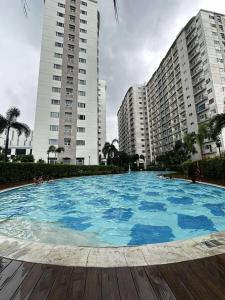 SolAzur Staycation SMDC South Residences Las Piñas with 100MBPS Wifi &NETFLIX &BAR STATION &CITY LIGHTS VIEW