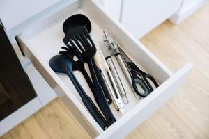 Skyline Serenity 2BR Apt with River & City Views