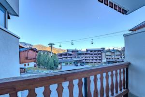 Slopeside 1BR Balcony & Views in Val Thorens for 4