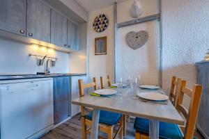 Slopeside 1BR Balcony & Views in Val Thorens for 4