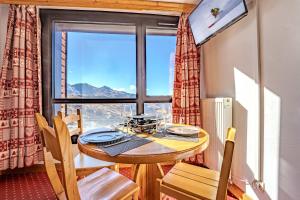 Val Thorens 1BR Ski-In and Ski-out Mountain View