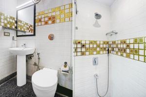 Super Townhouse Prakash continental Near Netaji Subhash Place Metro Station