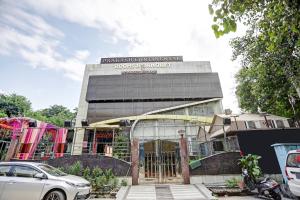 Super Townhouse Prakash continental Near Netaji Subhash Place Metro Station