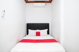 RedDoorz Syariah Near Stasiun Wates