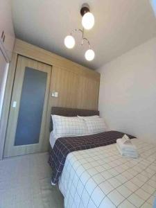 Erick 1 bedroom Shore Residence 1