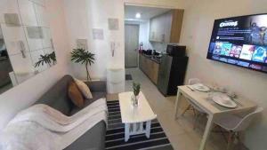 Erick 1 bedroom Shore Residence 1