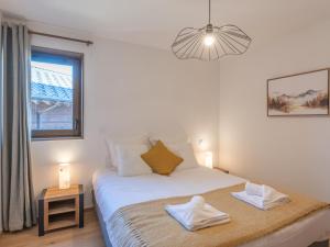 Appartement neuf avec balcon et accès direct aux pistes, 3 chambres, Alpe dHuez - FR-1-645-94