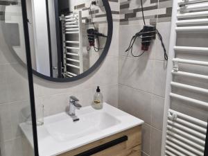 Studio rénové pour 4 au pied de la piste de luge - FR-1-836-13