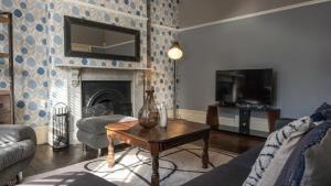 Huge House in Derby City Centre Free Parking