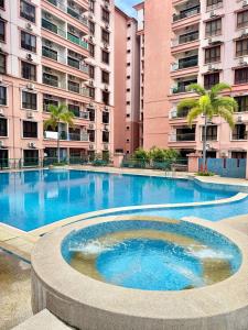 5 BEDROOMS PENTHOUSE VACATION HOME MARINA COURT KOTA KINABALU 15pax