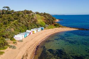 Villa Capri - Luxe Modern by the Village