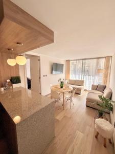 Departamento con estacionamiento incluido, Ideal para ir de compras y conectar con puntos turísticos