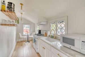 Stay Portland - The Sullivans Gulch Retreat - 94 Walk Score