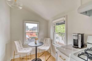 Stay Portland - The Sullivans Gulch Retreat - 94 Walk Score