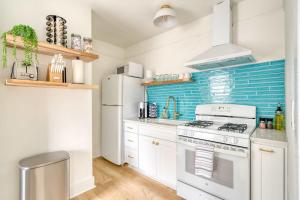 Stay Portland - The Bohemian Bungalow on Broadway - 94 WalkScore