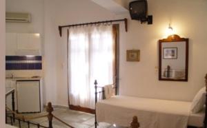 Pleoussa Studio and Apartments Skopelos Greece