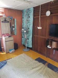 Roomstay "Ghumah Uwan" bilik kayu