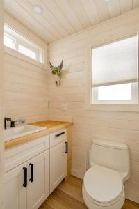 Stay Portland - The Tiny Oasis Steps to Local Coffee & Restaurants