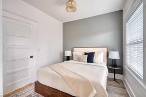 Eclectic 2BR - Victorian Charm - Steps to Fun